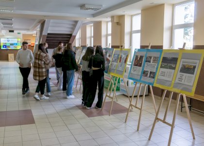 Ropczyce: eksponujemy wystawę „Maraton solidarności”. Mamy wielu uczniów z Ukrainy